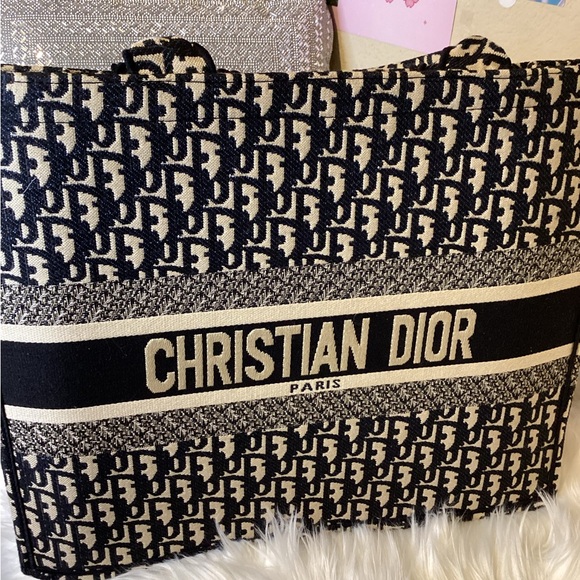 Notify Handbags - Fashion purse Black and Cream (not authentic)